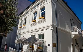 Casa Versus Ohrid